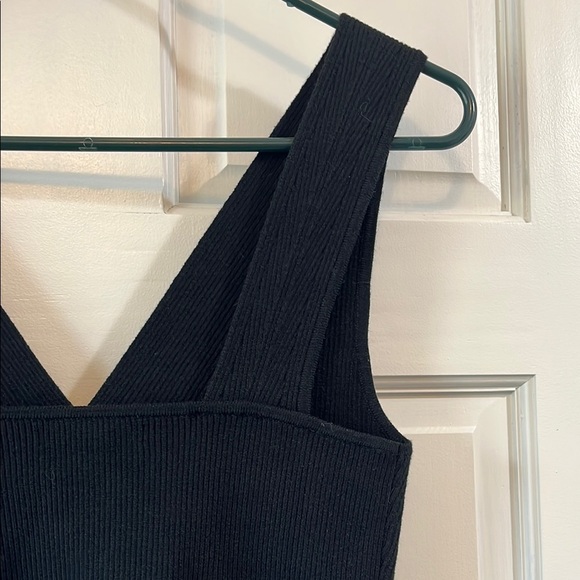 NWOT Banana Republic Ribbed Fitted Crop Tank Top with Double V Neck - Size Small - Picture 8 of 10